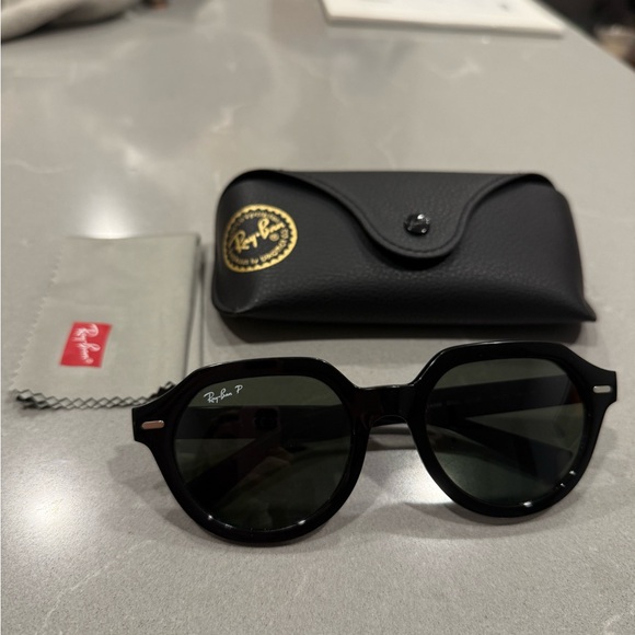 Ray-Ban Polarized Gina Black Frame - Picture 1 of 6